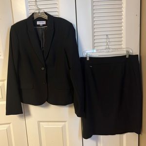 Calvin Klein size 12 suit coat skirt set